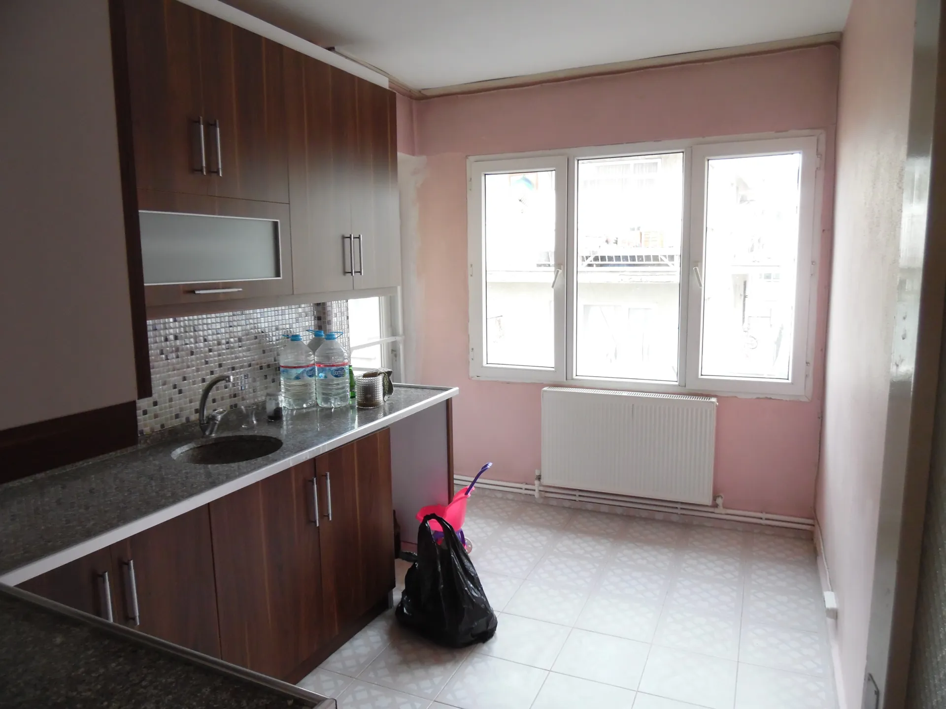 AKHİSAR GÜRBÜZ EMLAK TAN HÜRRİYET MAHALLESİ ESKİ STADYUM MEVKİİ 2 ODA 1 SALON ARA KAT SATILIK DAİRE - görsel 2
