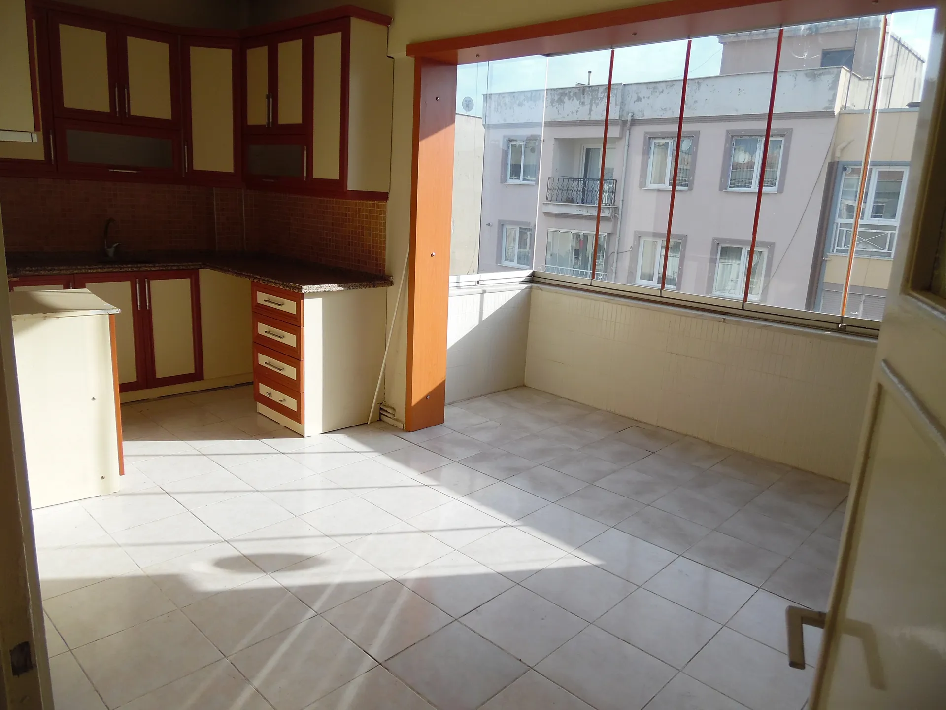 AKHİSAR GÜRBÜZ EMLAK TAN PAŞA MAHALLESİ 1.NAKLİYE CADDESİNDE 5.KAT DOĞALGAZLI KÖŞE SATILIK DAİRE - görsel 9