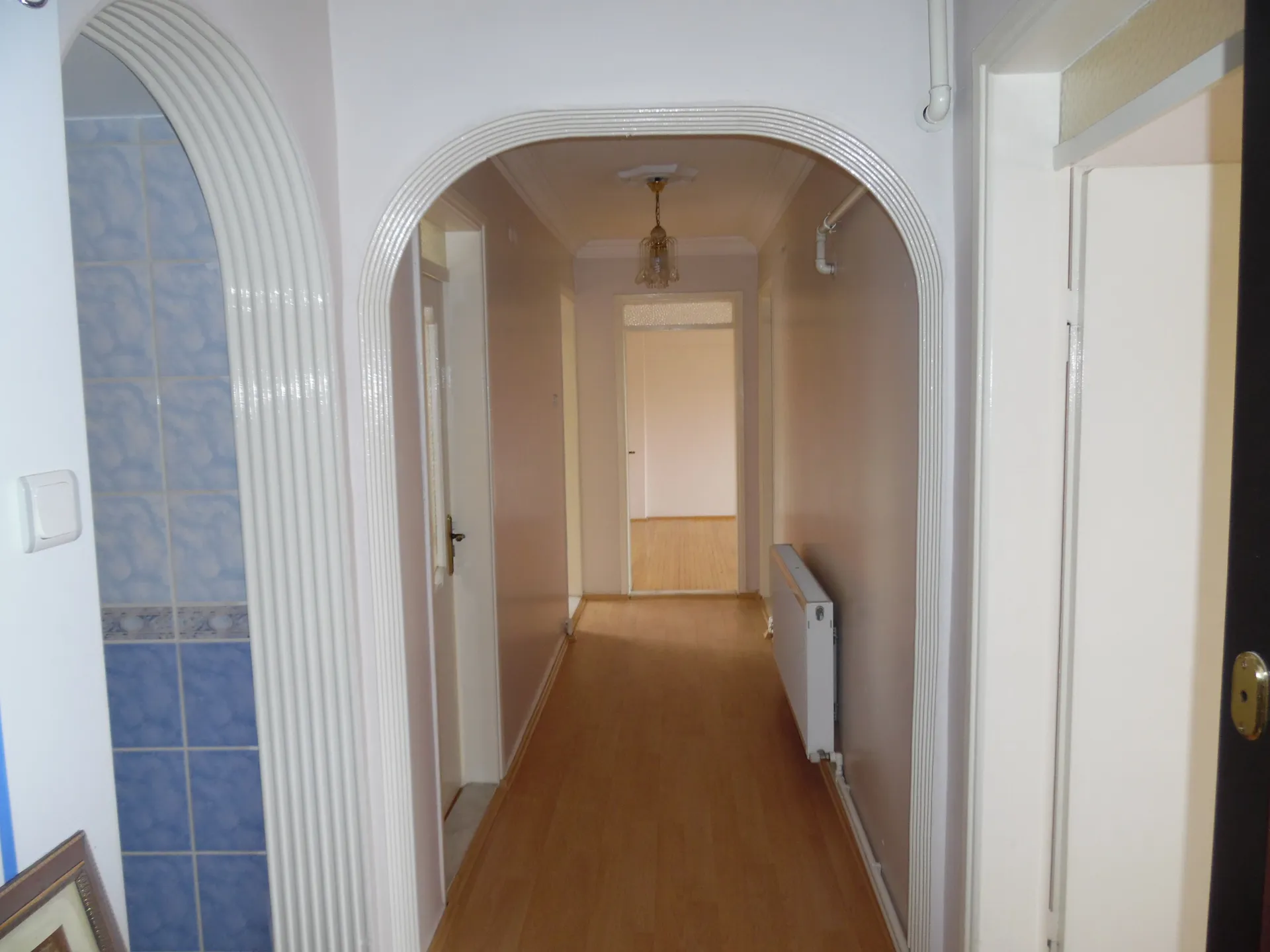 AKHİSAR GÜRBÜZ EMLAK TAN HASHOCA MAHALLESİ KÖYLÜ PARKI CİVARI ARA KAT DOĞALGAZLI SATILIK DAİRE - görsel 2