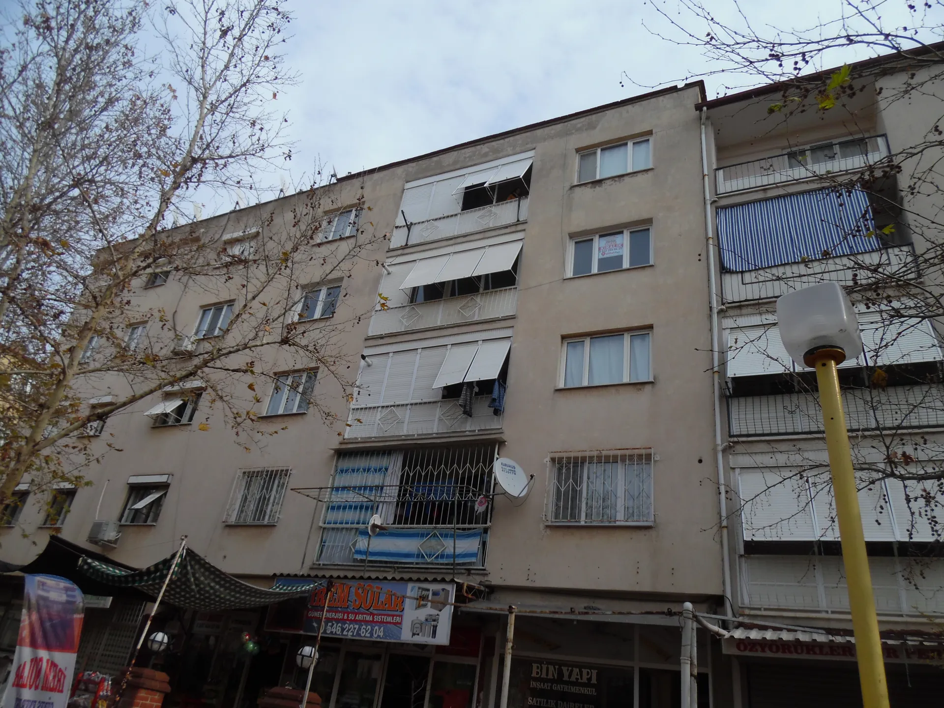 AKHİSAR GÜRBÜZ EMLAK TAN HASHOCA MAHALLESİ KÖYLÜ PARKI CİVARI ARA KAT DOĞALGAZLI SATILIK DAİRE - görsel 1